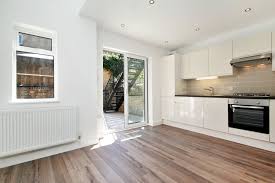 A Two Bedroom Ground Floor Flat Measuring Some 501 Sq Ft With Access To A Shared Patio Garden In Notting Hill This N Two Bedroom Apartments Two Bedroom Home