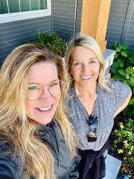 Lori Lange's Instagram, Twitter & Facebook