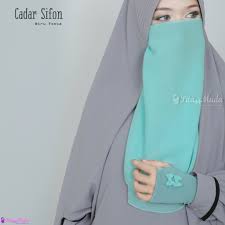 Sebelum anda memulai membuat pot gantung, anda perlu mempersiapkan wadah atau bekas toples selai, gunting (atau bor), tali, stiker atau cat untuk menghias toples. Cara Membuat Cadar Tali Dua Layer Gamis Kombinasi