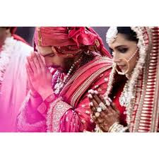 Deepika Padukone At Their Sindhi Wedding Ceremonies In Italy Deepveerkishaadi Deepveer Ra Ranveer Singh Indian Wedding Photography Deepika Padukone