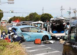 国道250号で車10台以上が絡む事故 1人死亡、17人けが 加古川|交通 ...