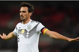 Quasi beschäftigungslos, beim 1:1 machtlos. Fussball Nationalmannschaft Mats Hummels Der Libero Fussball Stuttgarter Zeitung