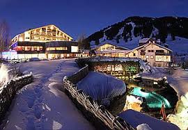 Das Erste Alpine Lifestyle Hotel Der Welt Hotel Winter Scenery Places To Travel
