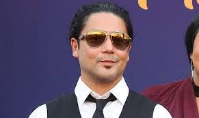 Since, yesterday, so many of you asked about an english version.i have the honor of sharing the news about this commemorative edition of selena on the cover of @people magazine (english version). Chris Perez Selena Quintanilla S Husband 5 Fast Facts Heavy Com