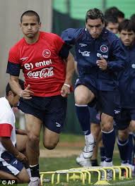 Esteban efraín paredes quintanilla is a chilean footballer currently playing for chilean club coquimbo unido as a forward. World Cup 2010 I Ll Be Chile S Hot Striker Vows Esteban Paredes Daily Mail Online