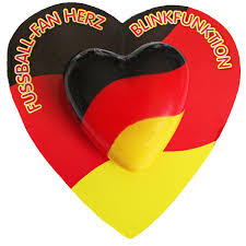Ich bin gebürtiger franzose, aber ein großer teil meines herzens gehört. Deutschland Fanartikel Led Herz Blinkend Schaltbar Anstecker Fussball Wm Em Ebay