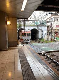 神泉駅のトンネル | 千早都の日記（その２） さん