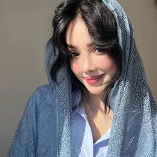 منظورت منه عزیزم اگر مایل هستید اسم منو بنویس که متوجه بشم عزیزم چون اینجا  در هم بر همه کسکم