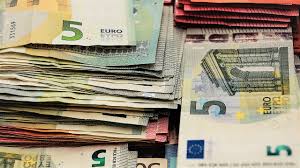 Inforeuro provides the european commission's official monthly accounting rates for the euro, the corresponding conversion rates for other currencies and historic conversion rates from 1994. Ins Salariul Mediu Net Din InvÄÈÄmant A ScÄzut Sub 700 De Euro In Aprilie Edupedu Ro