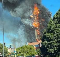 Morgan si improvvisa reporter e ai piedi del palazzo di 15 piani in fiamme a milano racconta su instagram la sua esperienza. Yt F Fefgkzmfm
