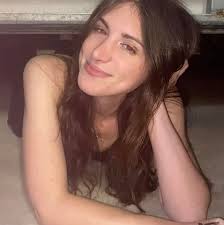 Poodle's unusual eating habits: preferring fruits and vegetables