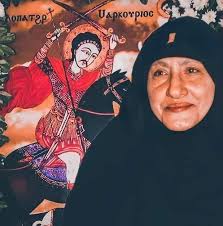 بعد ان صار لنا ستة عشر عاماً بدون اولاد، لهذا يجب ان نثق في مواعيد  القديسين. تقابلت مع امنا ايريني في صيف ١٩٩٣م، ولم يكن هناك ثمة معرفة سابقة  بها وجلسنا معاً: