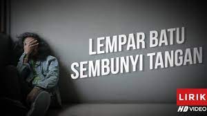 Lempar batu sembunyi tangan mp3 & mp4. Adipati Lempar Batu Sembunyi Tangan Official Video Lirik Youtube