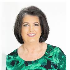 Living All Out: The incredible true stories of 20 entrepreneurs elevating  their impact, passion, and legacy to break the chains of burnout and step  into the freedom of an all-out life.: Henault,