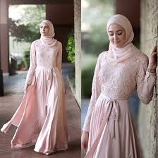 Zeige deine individualität mit asos design & lass deine outfits für dich sprechen. Dress Untuk Wisuda Ini Tak Kalah Anggun Dengan Kebaya Muslimah Buruan Liat
