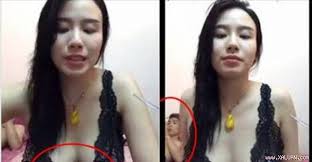 Thực ra giờ đây giới trẻ hầu như ai cũng xăm nên chuyện đánh giá lại không dựa trên hình xăm nữa. Th áº£ Ron G Livestream Linh Miu Vo Tinh Ä'á»ƒ Lá»™ Toan Than Thá»ƒ Cá»§a Tinh Tráº» Phia Sau