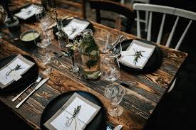 Für besseren sitzkomfort können optional sitzpolster dazugebucht werden. Stuhle Tische Deko Fur Vintage Boho Hochzeit Im Ruhrgebiet Mieten