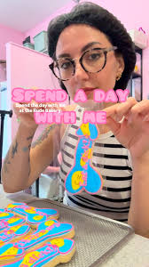 Looking for a perfect Valentine's gift? Yes, you can order NOW and they'll  be nice and fresh for Valentine's day. Our sugar cookies keep fresh for  10-12 weeks 😉 #valentinecookies❤️ #valentinesgift #valentinesday #