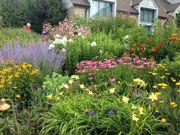 Need A Way To Plan A Pollinator Friendly Garden Where You Live There S An App For That Bees Polli Pollinator Garden Pollinator Garden Design Garden Design