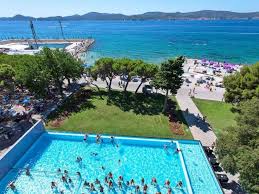 Biograd is een toeristisch en watersport centrum en is gelegen in het in het midden van de adriatische kust, dat ook het heeft een lange toeristische traditie met betrekking tot de cultuur, sport, horeca en toerisme. Hotel Adriatic Biograd Na Moru Kroatien Biograd Na Moru Norddalmatien Kroatien Preis Last Minute Sonderangebote Unterkunft