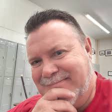 How do you all feel about Michael defending Sharon even though he and  Phylisare best friends?