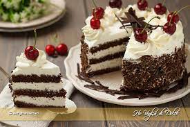 La torta foresta nera dal tedesco schwarzwalder kirschtorte e un classico della pasticcera una torta goloso e molto scenografico originario dellomonima regione della germania. Torta Foresta Nera