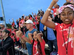 Andre de grasse is a canadian sprinter. Andre De Grasse Takes Over The Track In Ottawa With Massive Entourage Canadian Running Magazine