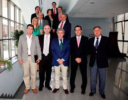 Fue viceministro de régimen interior en el. Leandro Esteban Junto A Algunos De Los Empresarios Con Los Que Se Ha Reunido Esta Manana En Alcazar De San Juan Gobierno De Castilla La Mancha