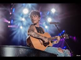 Estoy presente incluso hoy en el baile de las incertidumbres. Piccola Stella Ultimo Accordi E Testo