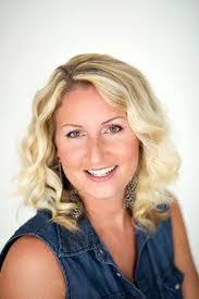 Lindsay Pullen's Instagram, Twitter & Facebook