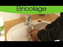 Pour enlever de la mousse polyuréthane, il n'existe malheureusement. Astuces Pour Enlever La Colle Forte De Ses Doigts Youtube