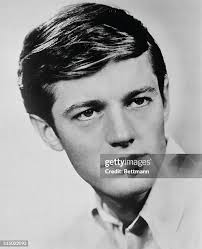 741 Jane Fonda And Peter Fonda Photos & High Res Pictures