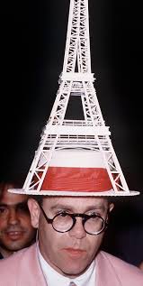 Las imágenes más locas de Elton John por su 75 cumpleaños