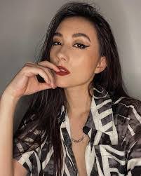 Shelby Benson's Instagram, Twitter & Facebook