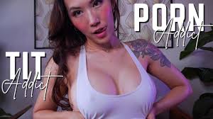 Accro au porno. Accro aux seins