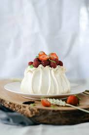 Pavlova Aux Fruits Rouges Recette Tangerine Zest Recette Pavlova Recette Entremet Recette Pavlova