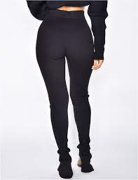 Tout est dans les détails et ce legging se décore de fines côtes et de filet géo sur les côtés doux tissage extensible large bande de taille élastique le mannequin porte la taille petit. Ripp Leggings Mit Schlitzen Jeans Industry