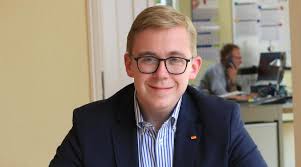 Jun 15, 2021 · besonders oft trifft es dabei philipp amthor (cdu). Buffeln Statt Urlaub Philipp Amthor Geht Unter Die Jager Nordkurier De