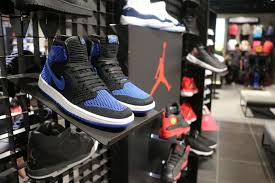 10:00am to 10:00pm contact number: King Of Trainers Jd Ioi City Mall Sdn Bhd