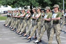 Військовий парад, саміт кримської платформи та концерт андреа бочеллі. Po Hreshatiku Na Pidborah Abo Yak Trivaye Pidgotovka Zhinochoyi Korobki Do Paradu Armiyainform