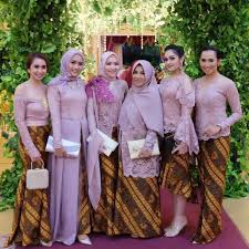 Model baju kebaya jumputan atau yang juga disebut sebagai kebaya kartini ini memang sudah lama menjadi trend karena cocok dikenakan baik wanita dewasa maupun anak muda. Model Baju Muslim Kebaya Modern Fashion Terbaik Desain Baju Terbaru Model Batik Terbaru Model Celana Model Kebaya Dress Muslim Terbaik