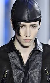 Desde pequenininho, percebi que não era como a minha irmã', diz modelo  transexual