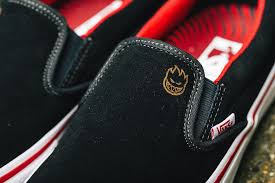 The court graffik skate shoe of dc has a tough upper engineered calfskin with the dc logo, making it one of the popular brands in the market. 17 Of The Best Skateboard Shoes 2017 2018 Sidewa