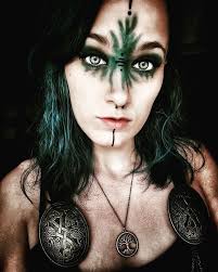 Jayne Bean's Instagram, Twitter & Facebook