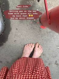 Kelly is a heartbeat away from a wikifeet page with all these God honoring  feet pics : rFundieSnarkUncensored