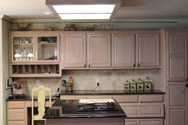 Model dapur minimalis dengan meja bar simpel. Pilih Dan Sesuaikan Model Lemari Untuk Dapur Anda Serba Web