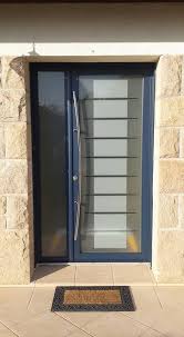 Porte d'entrée nativ 3 en bois red cedar gauche poussant haut.2,15 larg.90cm avec barre de tirage. Porte D Entree Menuiserie Honore