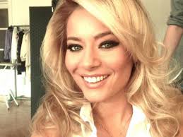 Partenera sa se numeste raluca netca si a fost dansatoarea innei, a corinei, dar si a antoniei. De La Cine Mosteneste Laura Cosoi Frumusetea Vezi Cum Arata Parintii Celei Mai Sexy Femei Din Romania Adpm