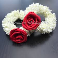 2ct Hand Gajra Flower Gajra Jewelry Wedding Pithi Bangle Etsy In 2020 Wedding Flower Jewelry Flower Jewellery Fresh Flower Jewelry
