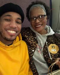 Mama asked me “ when I learned how to moon walk? “ 🤷🏽‍♂️